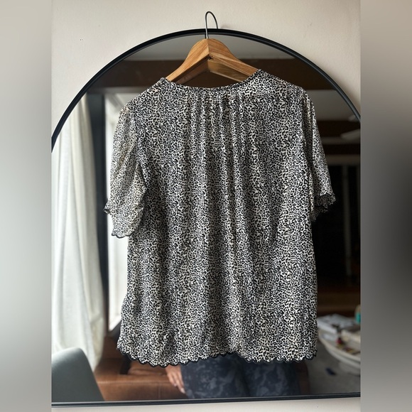 VELVET by Graham and Spencer | leopard print blouse | size small - Picture 4 of 4
